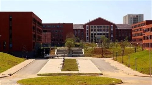 石家庄燕春技工学校学费一年多少 石家庄高级技工学校学费多少